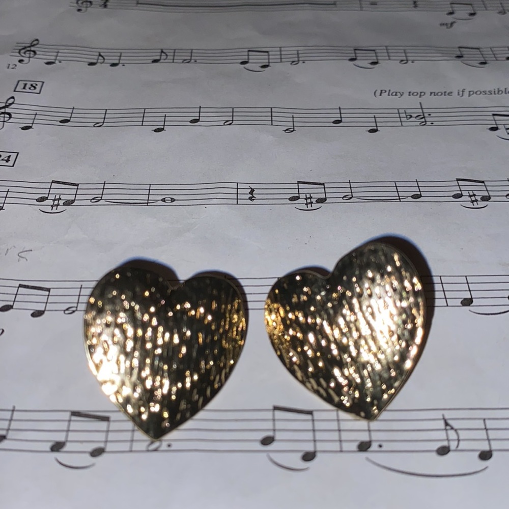 Gold Tone heart earrings - Picture 4 of 6